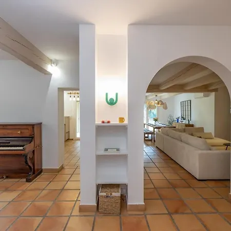 Pres D'avignon Elegante Avec Vue Holiday home