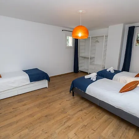 Holiday home Pres D'avignon Elegante Avec Vue