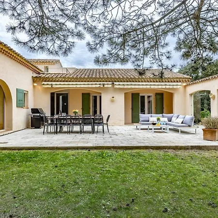 Holiday home Pres D'avignon Elegante Avec Vue
